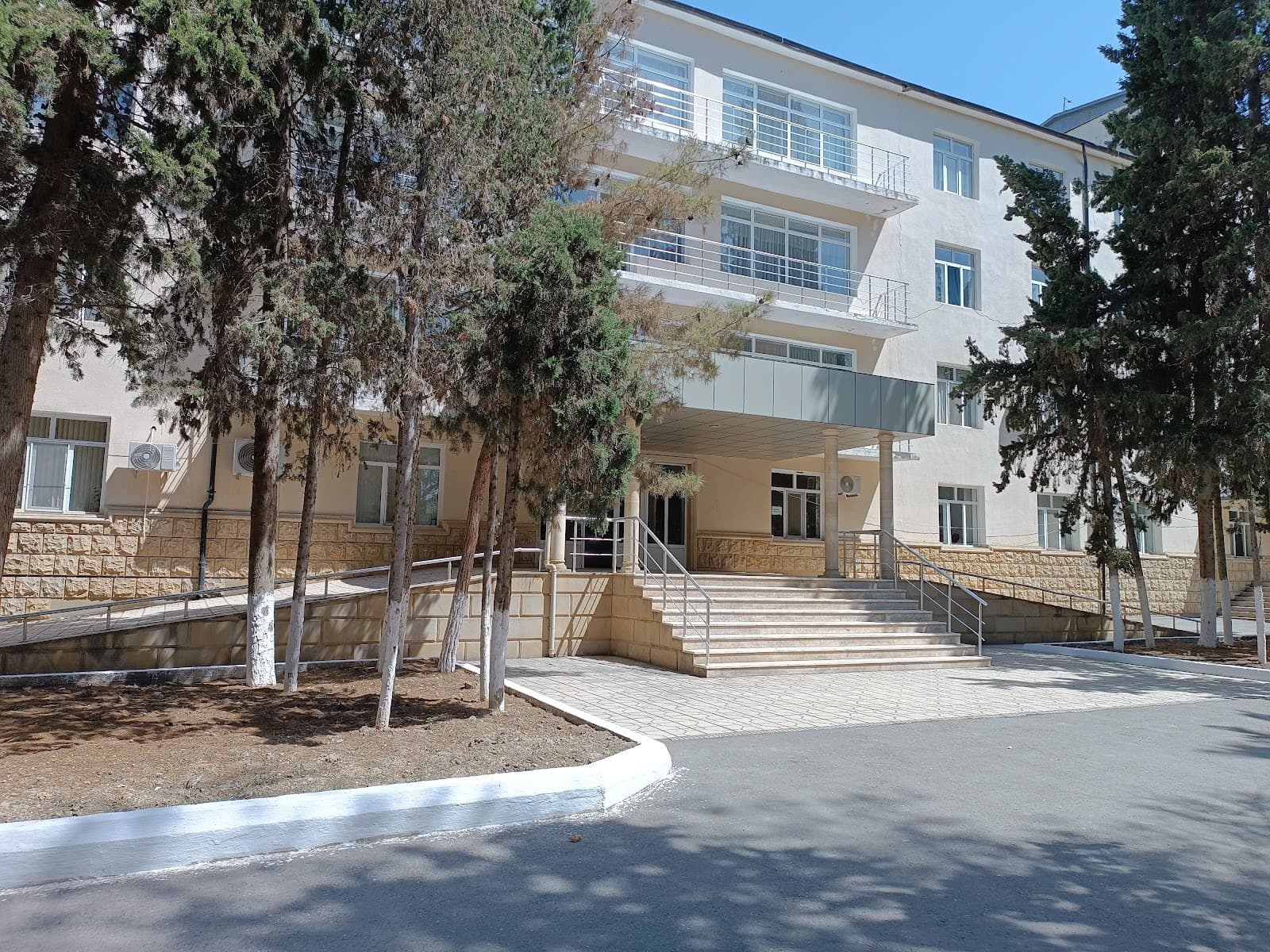 Şirvan Şəhər Mərkəzi Xəstəxanası — şəkil 1